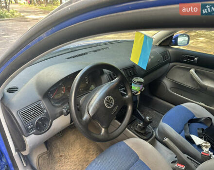 Синий Фольксваген Гольф, объемом двигателя 1.39 л и пробегом 220 тыс. км за 3200 $, фото 5 на Automoto.ua