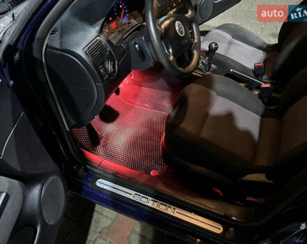 Синій Фольксваген Гольф, об'ємом двигуна 1.39 л та пробігом 169 тис. км за 4000 $, фото 56 на Automoto.ua