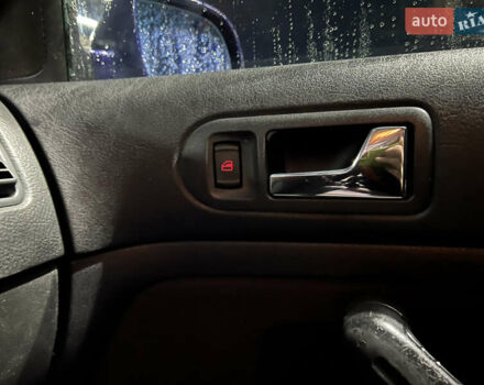 Синій Фольксваген Гольф, об'ємом двигуна 1.39 л та пробігом 169 тис. км за 4000 $, фото 31 на Automoto.ua