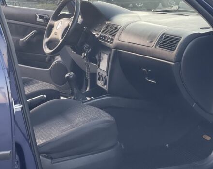 Синий Фольксваген Гольф, объемом двигателя 1.4 л и пробегом 410 тыс. км за 3500 $, фото 13 на Automoto.ua