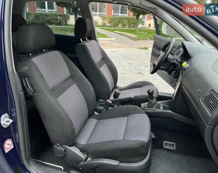 Синий Фольксваген Гольф, объемом двигателя 1.39 л и пробегом 233 тыс. км за 3850 $, фото 48 на Automoto.ua