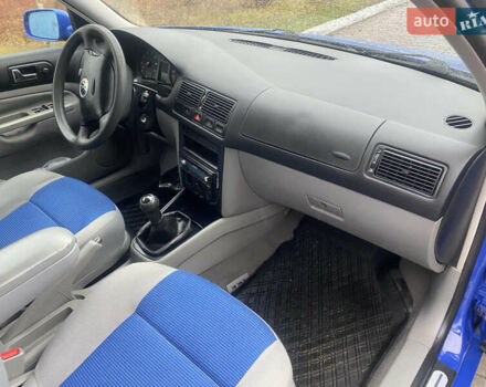 Синий Фольксваген Гольф, объемом двигателя 1.6 л и пробегом 226 тыс. км за 4800 $, фото 18 на Automoto.ua