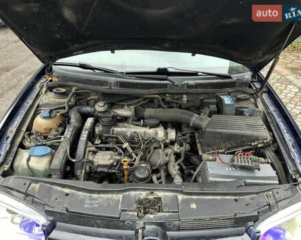 Синий Фольксваген Гольф, объемом двигателя 1.9 л и пробегом 337 тыс. км за 2850 $, фото 60 на Automoto.ua