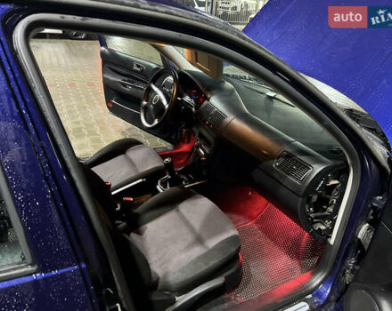 Синій Фольксваген Гольф, об'ємом двигуна 1.39 л та пробігом 169 тис. км за 4000 $, фото 53 на Automoto.ua