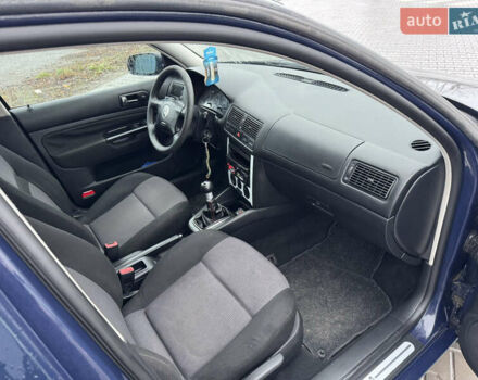 Синий Фольксваген Гольф, объемом двигателя 1.39 л и пробегом 210 тыс. км за 3450 $, фото 13 на Automoto.ua