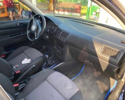 Синий Фольксваген Гольф, объемом двигателя 1.6 л и пробегом 271 тыс. км за 4600 $, фото 4 на Automoto.ua