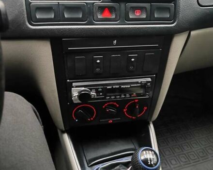 Синий Фольксваген Гольф, объемом двигателя 1.39 л и пробегом 216 тыс. км за 4200 $, фото 6 на Automoto.ua