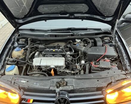 Синий Фольксваген Гольф, объемом двигателя 2 л и пробегом 286 тыс. км за 4450 $, фото 5 на Automoto.ua