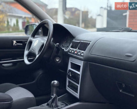 Синий Фольксваген Гольф, объемом двигателя 1.6 л и пробегом 284 тыс. км за 4250 $, фото 12 на Automoto.ua