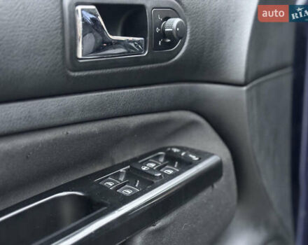 Синий Фольксваген Гольф, объемом двигателя 1.6 л и пробегом 284 тыс. км за 4250 $, фото 10 на Automoto.ua