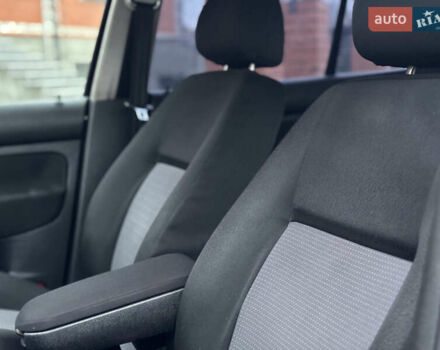 Синий Фольксваген Гольф, объемом двигателя 1.6 л и пробегом 284 тыс. км за 4250 $, фото 11 на Automoto.ua