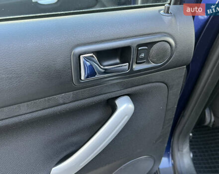 Синий Фольксваген Гольф, объемом двигателя 1.6 л и пробегом 284 тыс. км за 5350 $, фото 61 на Automoto.ua