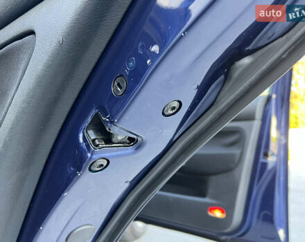 Синий Фольксваген Гольф, объемом двигателя 1.6 л и пробегом 284 тыс. км за 5350 $, фото 90 на Automoto.ua