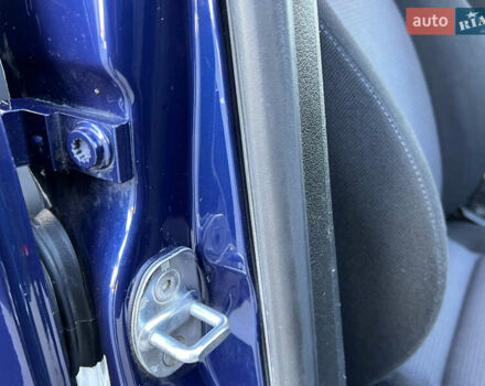 Синий Фольксваген Гольф, объемом двигателя 1.6 л и пробегом 284 тыс. км за 5350 $, фото 85 на Automoto.ua