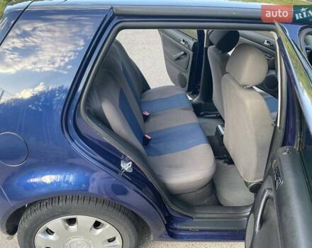 Синій Фольксваген Гольф, об'ємом двигуна 1.39 л та пробігом 270 тис. км за 4450 $, фото 12 на Automoto.ua