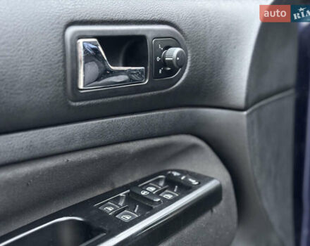 Синий Фольксваген Гольф, объемом двигателя 1.6 л и пробегом 284 тыс. км за 4250 $, фото 6 на Automoto.ua