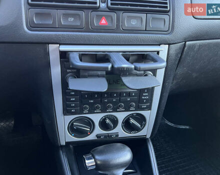 Синий Фольксваген Гольф, объемом двигателя 1.6 л и пробегом 284 тыс. км за 5350 $, фото 131 на Automoto.ua