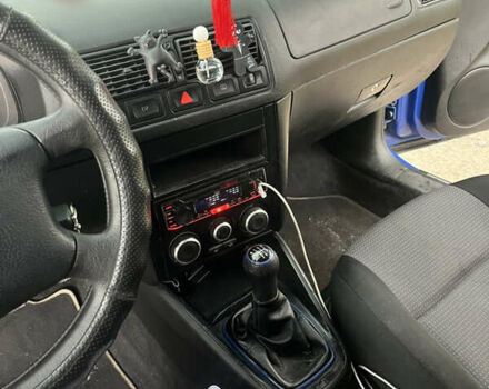 Синий Фольксваген Гольф, объемом двигателя 1.6 л и пробегом 308 тыс. км за 3650 $, фото 4 на Automoto.ua