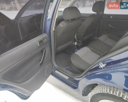 Синий Фольксваген Гольф, объемом двигателя 1.6 л и пробегом 207 тыс. км за 4450 $, фото 9 на Automoto.ua