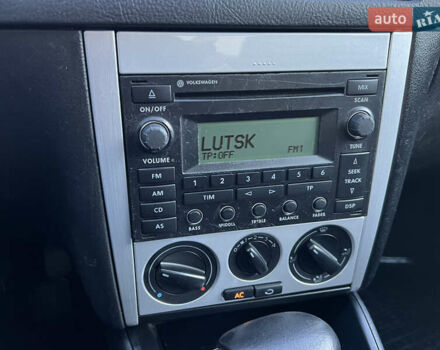 Синий Фольксваген Гольф, объемом двигателя 1.6 л и пробегом 284 тыс. км за 5350 $, фото 130 на Automoto.ua