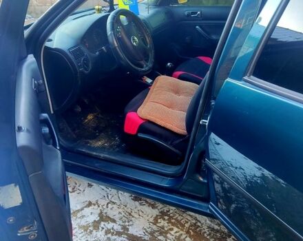 Синий Фольксваген Гольф, объемом двигателя 1.6 л и пробегом 365 тыс. км за 4000 $, фото 1 на Automoto.ua