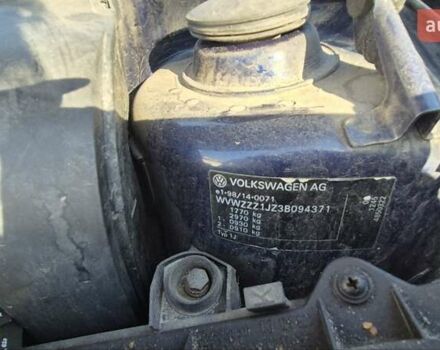 Синий Фольксваген Гольф, объемом двигателя 1.6 л и пробегом 207 тыс. км за 4600 $, фото 2 на Automoto.ua