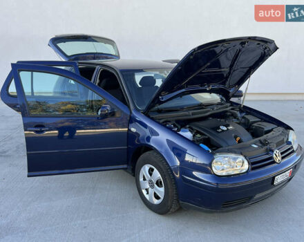 Синий Фольксваген Гольф, объемом двигателя 1.6 л и пробегом 284 тыс. км за 5350 $, фото 110 на Automoto.ua