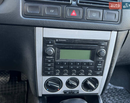 Синий Фольксваген Гольф, объемом двигателя 1.6 л и пробегом 284 тыс. км за 5350 $, фото 50 на Automoto.ua