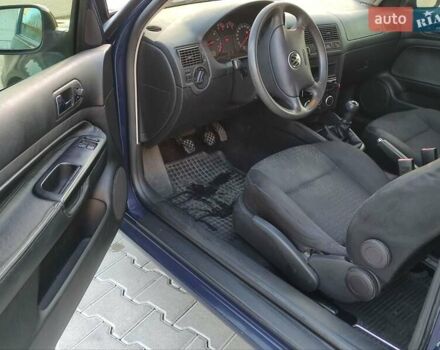 Синій Фольксваген Гольф, об'ємом двигуна 1.6 л та пробігом 196 тис. км за 3199 $, фото 13 на Automoto.ua