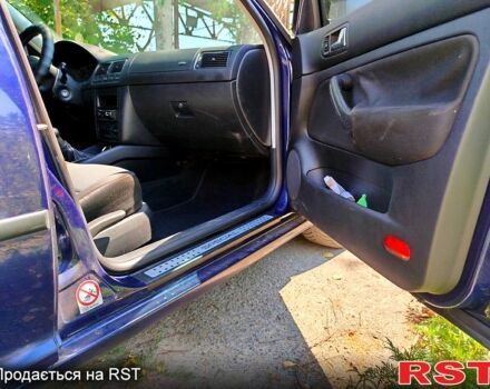 Синий Фольксваген Гольф, объемом двигателя 1.4 л и пробегом 218 тыс. км за 3500 $, фото 8 на Automoto.ua