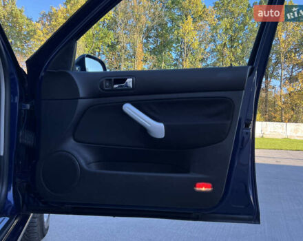 Синий Фольксваген Гольф, объемом двигателя 1.6 л и пробегом 284 тыс. км за 5350 $, фото 70 на Automoto.ua