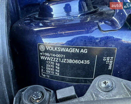 Синий Фольксваген Гольф, объемом двигателя 1.6 л и пробегом 284 тыс. км за 5350 $, фото 115 на Automoto.ua