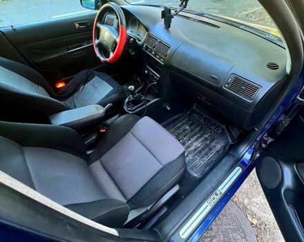 Синий Фольксваген Гольф, объемом двигателя 1.6 л и пробегом 290 тыс. км за 4200 $, фото 6 на Automoto.ua