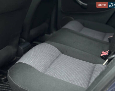 Синий Фольксваген Гольф, объемом двигателя 1.6 л и пробегом 284 тыс. км за 4250 $, фото 5 на Automoto.ua