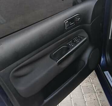 Синий Фольксваген Гольф, объемом двигателя 1.39 л и пробегом 265 тыс. км за 4300 $, фото 5 на Automoto.ua