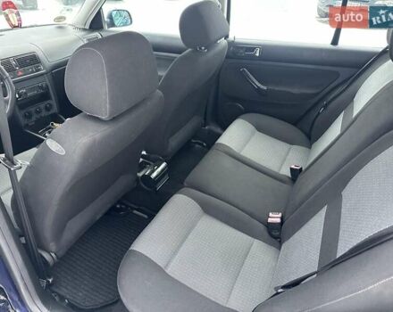 Синий Фольксваген Гольф, объемом двигателя 1.4 л и пробегом 210 тыс. км за 4600 $, фото 6 на Automoto.ua