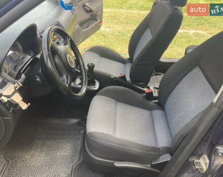 Синий Фольксваген Гольф, объемом двигателя 1.6 л и пробегом 250 тыс. км за 3500 $, фото 12 на Automoto.ua