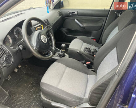Синий Фольксваген Гольф, объемом двигателя 1.6 л и пробегом 250 тыс. км за 3500 $, фото 5 на Automoto.ua