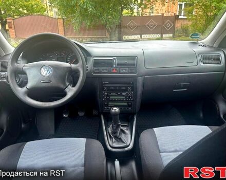 Синий Фольксваген Гольф, объемом двигателя 1.6 л и пробегом 216 тыс. км за 4850 $, фото 9 на Automoto.ua