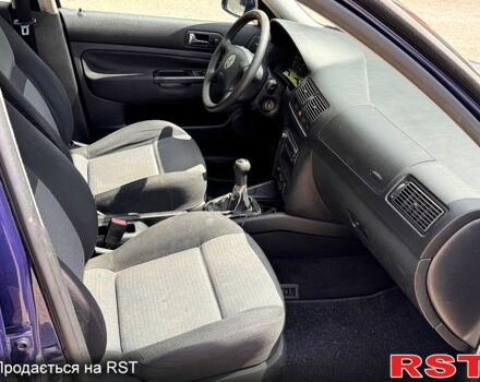 Синий Фольксваген Гольф, объемом двигателя 1.4 л и пробегом 267 тыс. км за 4599 $, фото 7 на Automoto.ua