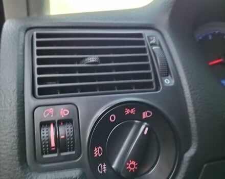 Фольксваген Гольф 2003 у Львові на Automoto.ua Синій Фольксваген Гольф, об'ємом двигуна 1.4 л та пробігом 200 тис. км за 4200 $, фото 12 на Automoto.ua