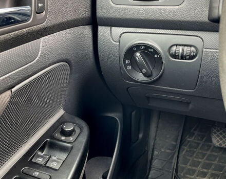 Фольксваген Гольф 2004 в Василькове на Automoto.ua Синий Фольксваген Гольф, объемом двигателя 1.6 л и пробегом 206 тыс. км за 4299 $, фото 10 на Automoto.ua