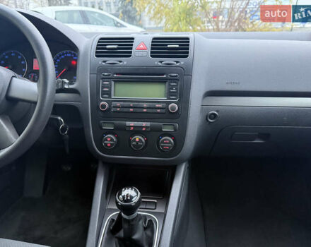 Синий Фольксваген Гольф, объемом двигателя 1.6 л и пробегом 171 тыс. км за 5350 $, фото 9 на Automoto.ua