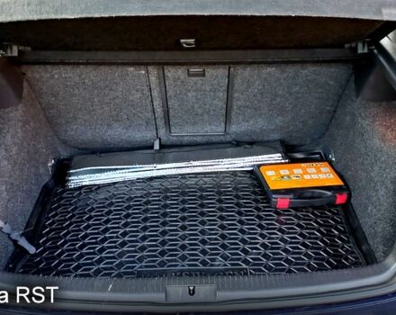 Синий Фольксваген Гольф, объемом двигателя 1.4 л и пробегом 275 тыс. км за 5200 $, фото 5 на Automoto.ua