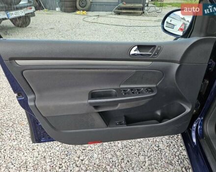 Синий Фольксваген Гольф, объемом двигателя 1.39 л и пробегом 255 тыс. км за 5400 $, фото 8 на Automoto.ua