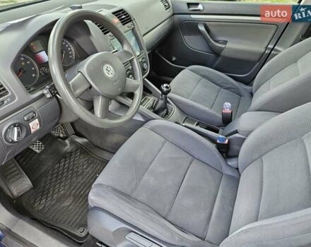 Синий Фольксваген Гольф, объемом двигателя 1.39 л и пробегом 255 тыс. км за 5400 $, фото 5 на Automoto.ua