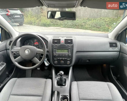 Синий Фольксваген Гольф, объемом двигателя 1.6 л и пробегом 204 тыс. км за 5900 $, фото 13 на Automoto.ua