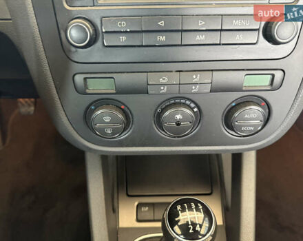 Синий Фольксваген Гольф, объемом двигателя 1.6 л и пробегом 171 тыс. км за 5350 $, фото 28 на Automoto.ua