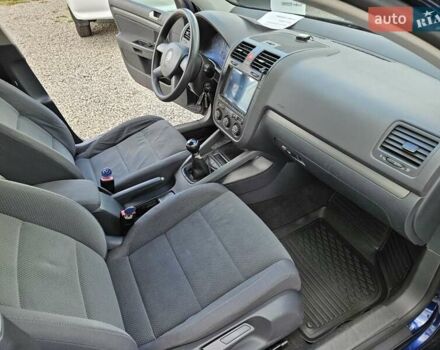 Синий Фольксваген Гольф, объемом двигателя 1.39 л и пробегом 255 тыс. км за 5400 $, фото 10 на Automoto.ua