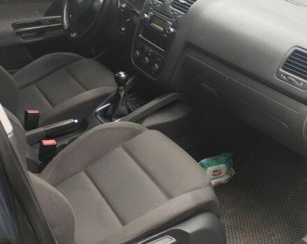 Синий Фольксваген Гольф, объемом двигателя 2 л и пробегом 220 тыс. км за 5300 $, фото 6 на Automoto.ua